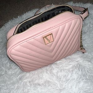 Put that pink on me purse